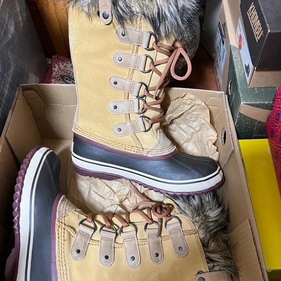 Sorel waterproof Boots Sz7 - Picture 3 of 7